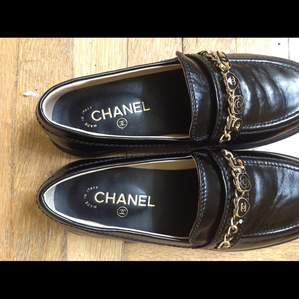 Auth. Chanel  black leather shoes** 40